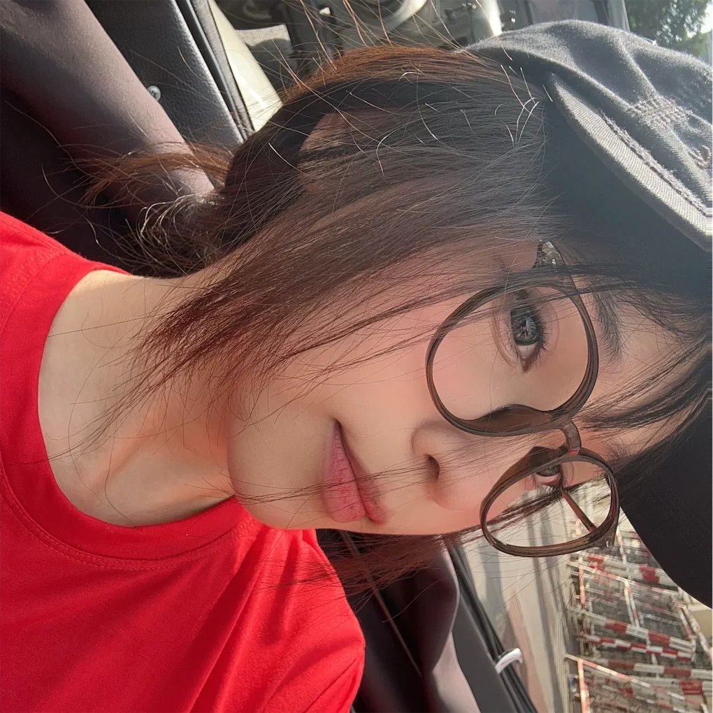 Khoảnh khắc đầu tiên anh bắt đầu để ý em